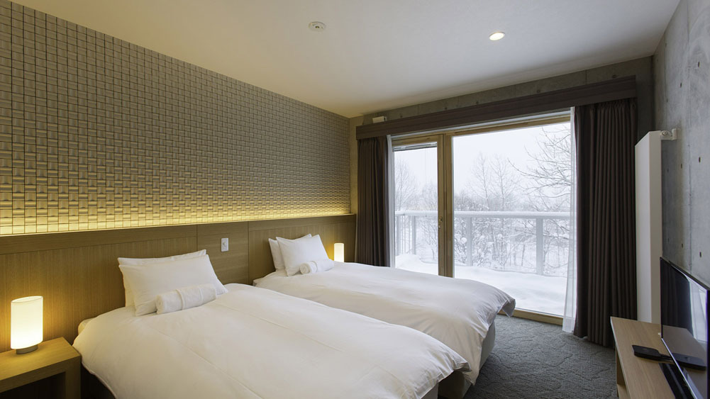 Mizunara - Master bedroom north with stunning view